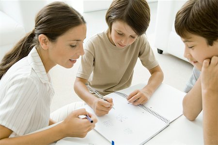 simsearch:695-03378605,k - Mother and two sons playing tic-tac-toe together Stock Photo - Premium Royalty-Free, Code: 695-03390104
