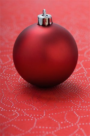simsearch:633-02418107,k - Red Christmas tree ornament Stock Photo - Premium Royalty-Free, Code: 695-03390341