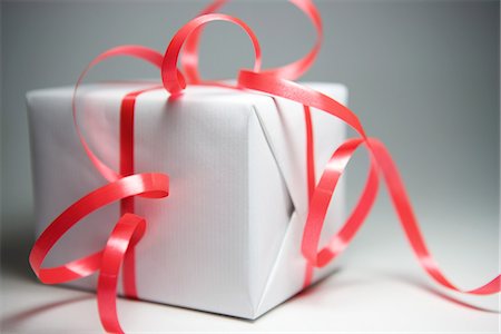 simsearch:632-05991504,k - Gift wrapped in ribbon, close-up Stock Photo - Premium Royalty-Free, Code: 696-05780731