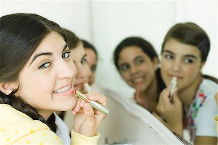 simsearch:695-03388794,k - Young female friends putting on make-up Stock Photo - Premium Royalty-Free, Code: 696-03394073
