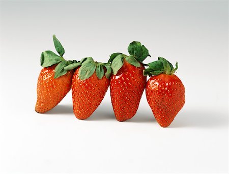 simsearch:6118-07354031,k - Gariguette strawberries Stock Photo - Premium Royalty-Free, Code: 696-03395934