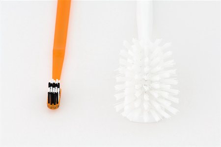 simsearch:696-03395895,k - Toothbrush and cleaning brush side by side Stock Photo - Premium Royalty-Free, Code: 696-03396062