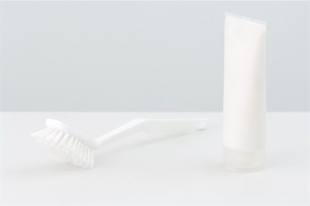 simsearch:696-03395895,k - Cleaning brush and tube on table Stock Photo - Premium Royalty-Free, Code: 696-03396063