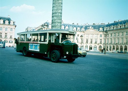 simsearch:845-03464097,k - France, Paris, bus in Place Vendome Stock Photo - Premium Royalty-Free, Code: 696-03396410