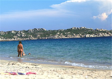 skinny-dipping - France, Corsica, people wading at nude beach Foto de stock - Sin royalties Premium, Código: 696-03397536