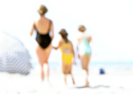 simsearch:696-03399615,k - Women and children standing on the beach, blurred Stock Photo - Premium Royalty-Free, Code: 696-03399606