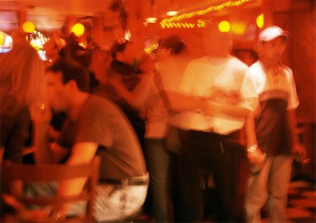 Crowd of people in night club, blurred motion Foto de stock - Sin royalties Premium, Código: 696-03399651