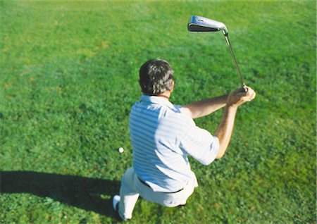 simsearch:862-03889244,k - Golfeur se balançant, vue grand angle Photographie de stock - Premium Libres de Droits, Code: 696-03400056