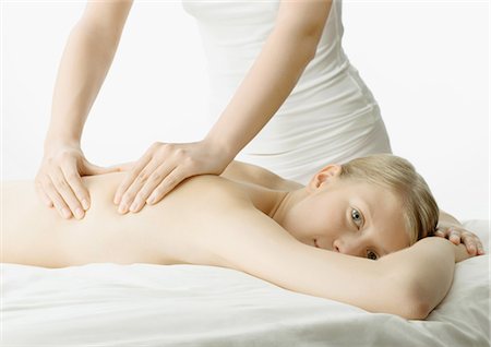 simsearch:696-03400314,k - Femme jouissant de massage Photographie de stock - Premium Libres de Droits, Code: 696-03400093