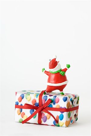 simsearch:6113-07790394,k - Santa Claus figurine standing on top of Christmas present, rear view Stock Photo - Premium Royalty-Free, Code: 696-03402811