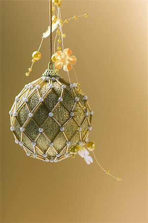 simsearch:614-02241057,k - Ornate gold Christmas tree ornament Stock Photo - Premium Royalty-Free, Code: 696-03402813