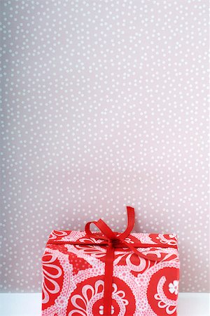 simsearch:632-05991504,k - Brightly colored Christmas present Stock Photo - Premium Royalty-Free, Code: 696-03402822