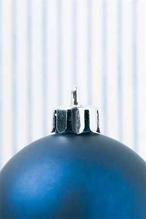 simsearch:633-02418107,k - Blue Christmas tree ornament Stock Photo - Premium Royalty-Free, Code: 696-03402848