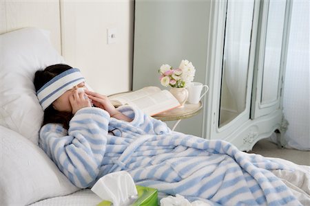 person blowing nose pic - Young Woman Sick in Bed Stock Photo - Premium Royalty-Free, Code: 693-05553243