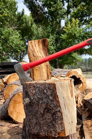 Axe in log stump Stock Photo - Premium Royalty-Free, Code: 693-05794374