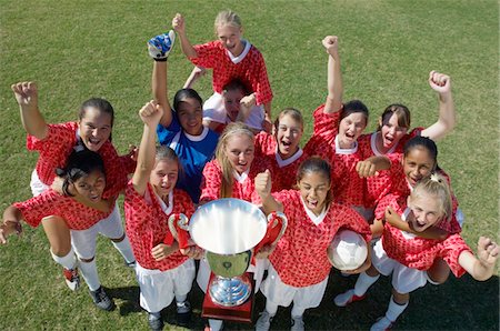 determined youth sports - Soccer Team Celebrating Victory Foto de stock - Sin royalties Premium, Código: 693-06014272