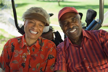simsearch:693-06013662,k - Senior couple assis dans le chariot de golf, souriant, (portrait) Photographie de stock - Premium Libres de Droits, Code: 693-06014295