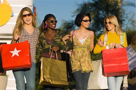 simsearch:693-06013903,k - Stylish women with shopping bags, outdoors Stock Photo - Premium Royalty-Free, Code: 693-06014931