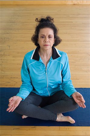 fitness older women gym - Senior Woman Meditating Stock Photo - Premium Royalty-Free, Code: 693-06018278