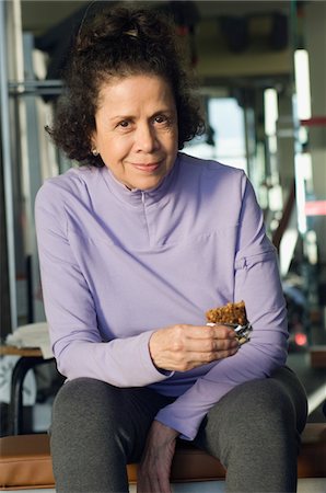 simsearch:693-06018275,k - Senior Woman Eating Healthy Snack at Gym Stock Photo - Premium Royalty-Free, Code: 693-06018337