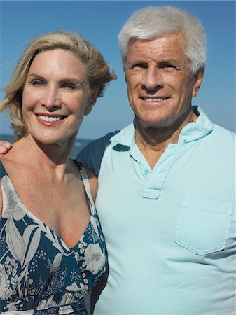 Senior Couple on Beach Foto de stock - Sin royalties Premium, Código: 693-06018410