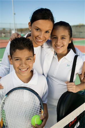 simsearch:693-06013834,k - Mother with son and daughter by net on tennis court, portrait Stock Photo - Premium Royalty-Free, Code: 693-06013834