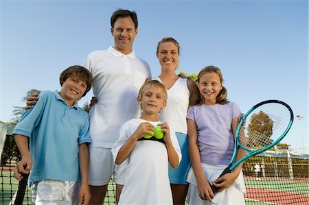 simsearch:693-06013834,k - Family on Tennis Court by net, portrait, front view Stock Photo - Premium Royalty-Free, Code: 693-06013891