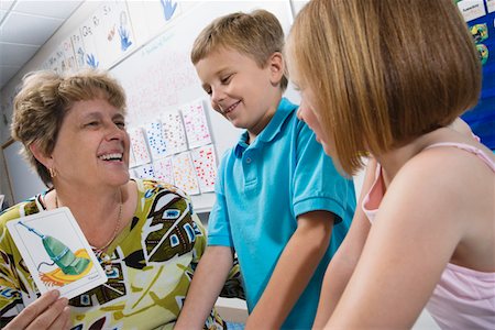 Teacher Showing Elementary Students Flash Cards Stock Photo - Premium Royalty-Free, Code: 693-06020713