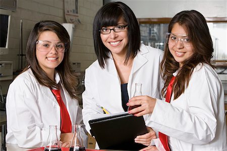 experimenting - High School Science Students Stock Photo - Premium Royalty-Free, Code: 693-06021143
