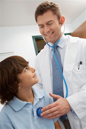 simsearch:694-03331631,k - Mid-adult doctor examining boy Stock Photo - Premium Royalty-Free, Code: 693-06021404
