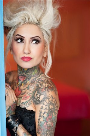 simsearch:693-06120700,k - Tattooed young woman looking away Stock Photo - Premium Royalty-Free, Code: 693-06120715