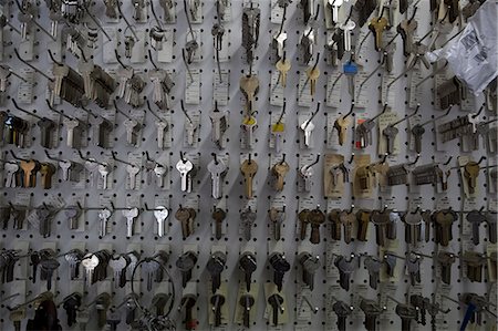 Grand groupe de clés exposés dans le magasin Photographie de stock - Premium Libres de Droits, Code: 693-06120835