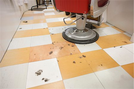 An empty barber shop with cut hair on floor Stock Photo - Premium Royalty-Free, Code: 693-06121322