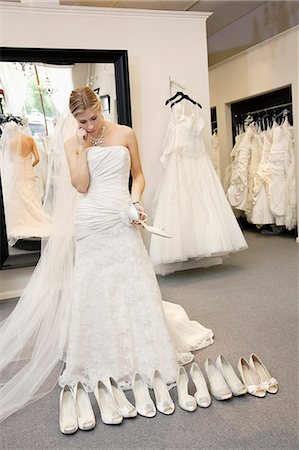 simsearch:693-05794538,k - Beautiful young woman confused while selecting footwear in bridal boutique Stock Photo - Premium Royalty-Free, Code: 693-06324068
