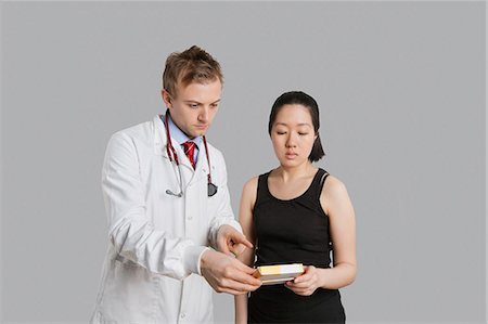 simsearch:693-06324311,k - Male doctor suggesting medication to female patient Stock Photo - Premium Royalty-Free, Code: 693-06324304
