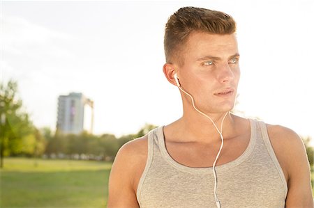 simsearch:693-07672615,k - Male jogger looking away while listening music in park Stock Photo - Premium Royalty-Free, Code: 693-07672615