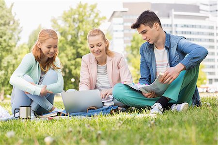 simsearch:614-07031973,k - University students studying on campus Stock Photo - Premium Royalty-Free, Code: 693-07912208