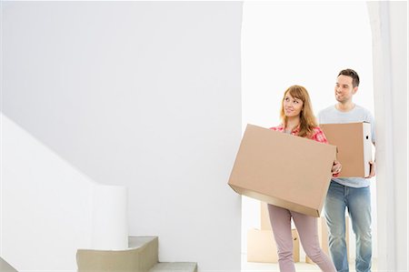simsearch:693-07912629,k - Couple carrying moving boxes Stock Photo - Premium Royalty-Free, Code: 693-07912567