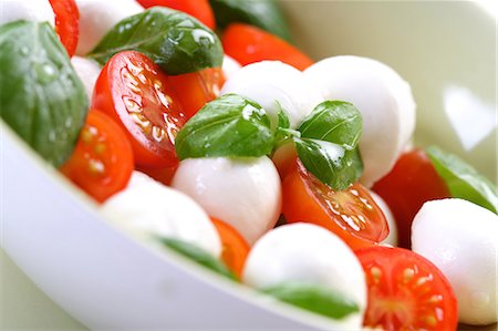 simsearch:700-01099893,k - Close of tomato and mozarella in dish Stock Photo - Premium Royalty-Free, Code: 693-08127298