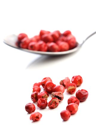 pharmaceutical plant - Close up of pepper grains Photographie de stock - Premium Libres de Droits, Code: 693-08127324