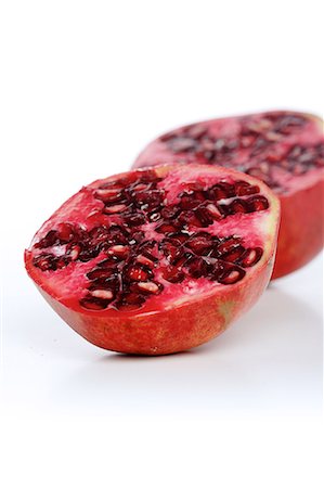 simsearch:824-07586124,k - Studio shot of pomegranate fruit Stock Photo - Premium Royalty-Free, Code: 693-08127360