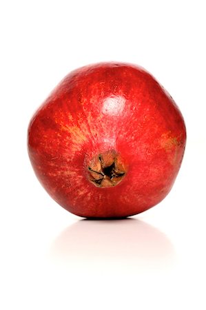 simsearch:824-07586124,k - Studio shot of pomegranate fruit Stock Photo - Premium Royalty-Free, Code: 693-08127361