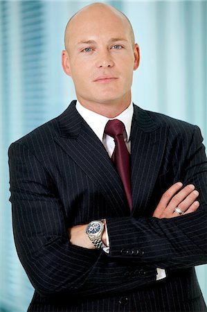 Portrait of young caucasian businessman in office Photographie de stock - Premium Libres de Droits, Code: 693-08127608