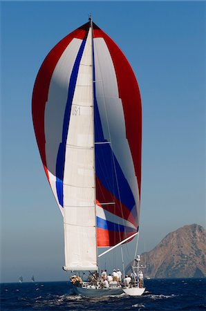 Yacht on ocean with full sail, back view Stock Photo - Premium Royalty-Free, Code: 693-03299371