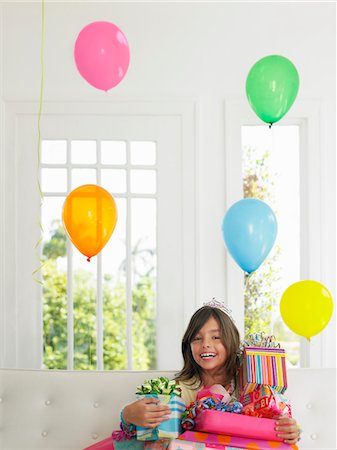 simsearch:693-03305634,k - Portrait of young girl (7-9) with birthday presents, smiling Stock Photo - Premium Royalty-Free, Code: 693-03305664