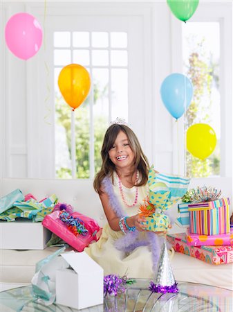 simsearch:693-03305634,k - Portrait of young girl (7-9) with birthday presents, smiling Stock Photo - Premium Royalty-Free, Code: 693-03305663