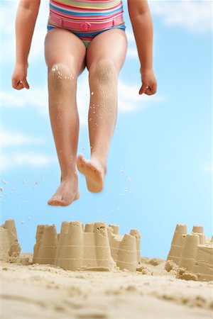 preteen girl feet - Girl (7-9 years) jumping on sand castle on beach, low section Foto de stock - Sin royalties Premium, Código: 693-03307024