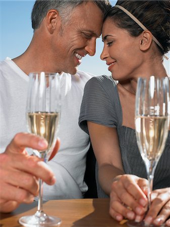 Couple Drinking Champagne Foto de stock - Sin royalties Premium, Código: 693-03309791