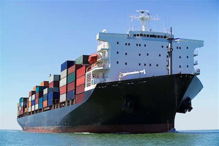 Container ship on ocean Stock Photo - Premium Royalty-Free, Code: 693-03309902