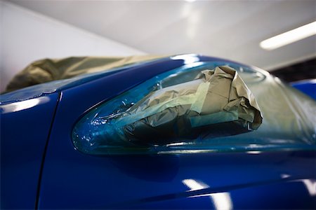 Damaged headlight of blue car Stock Photo - Premium Royalty-Free, Code: 693-03314481